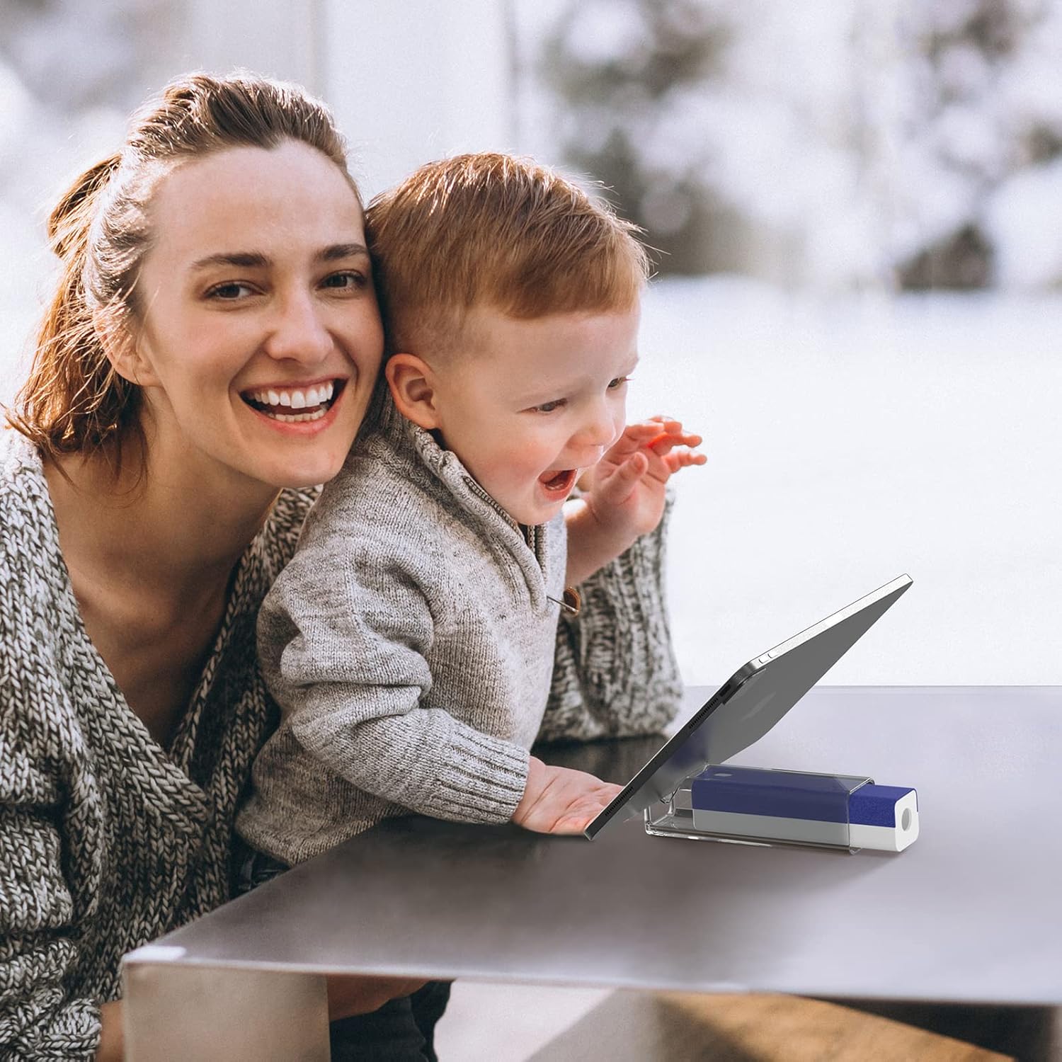 CLEAN Screen Cleaner, Fingerprint Proof Screen Cleaner Spray, All-in-One Cleaner with Microfiber and Shell for All Phones, Laptop and Tablet Screens (Black) - VINE GLOBAL