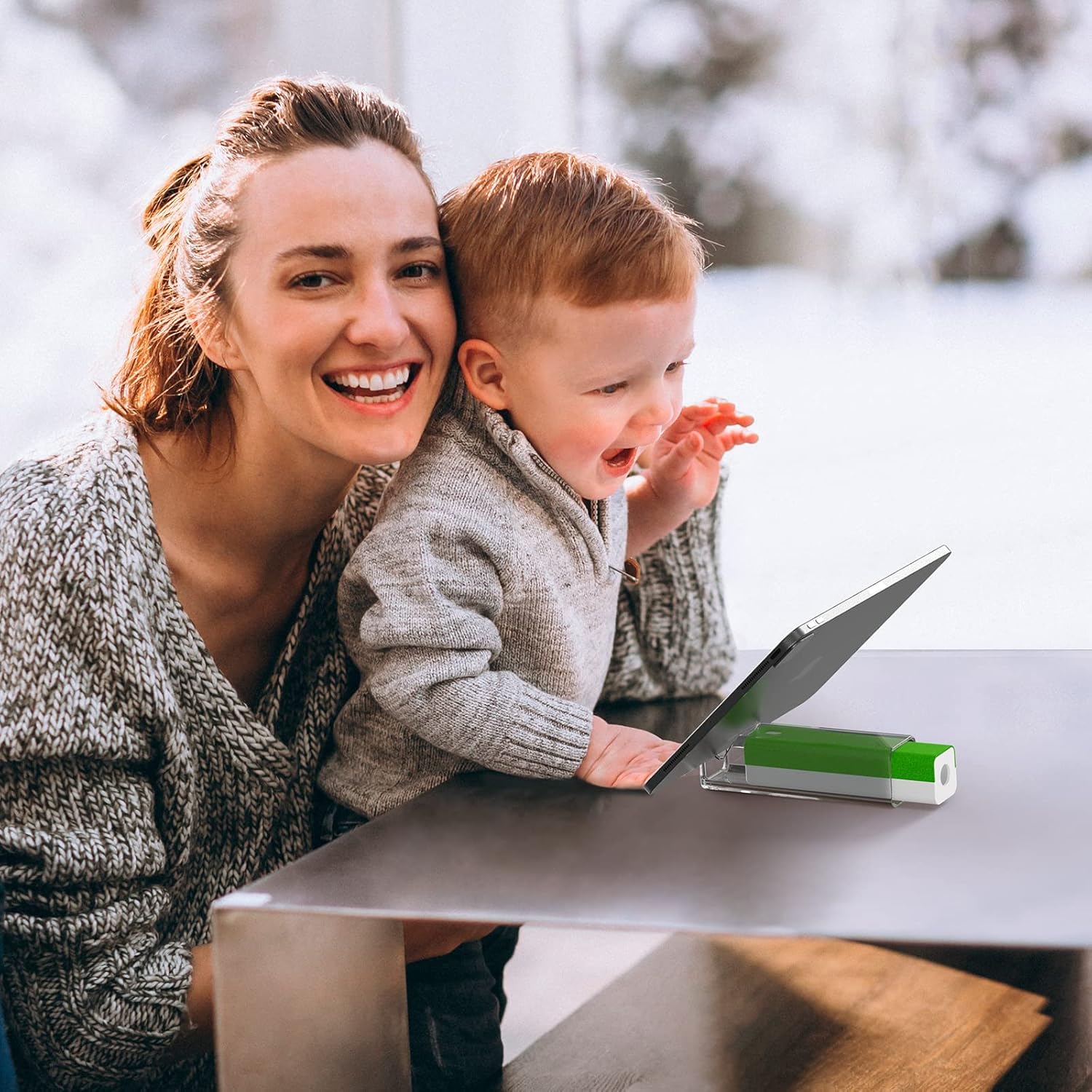 CLEAN Screen Cleaner, Fingerprint Proof Screen Cleaner Spray, All-in-One Cleaner with Microfiber and Shell for All Phones, Laptop and Tablet Screens (Black) - VINE GLOBAL