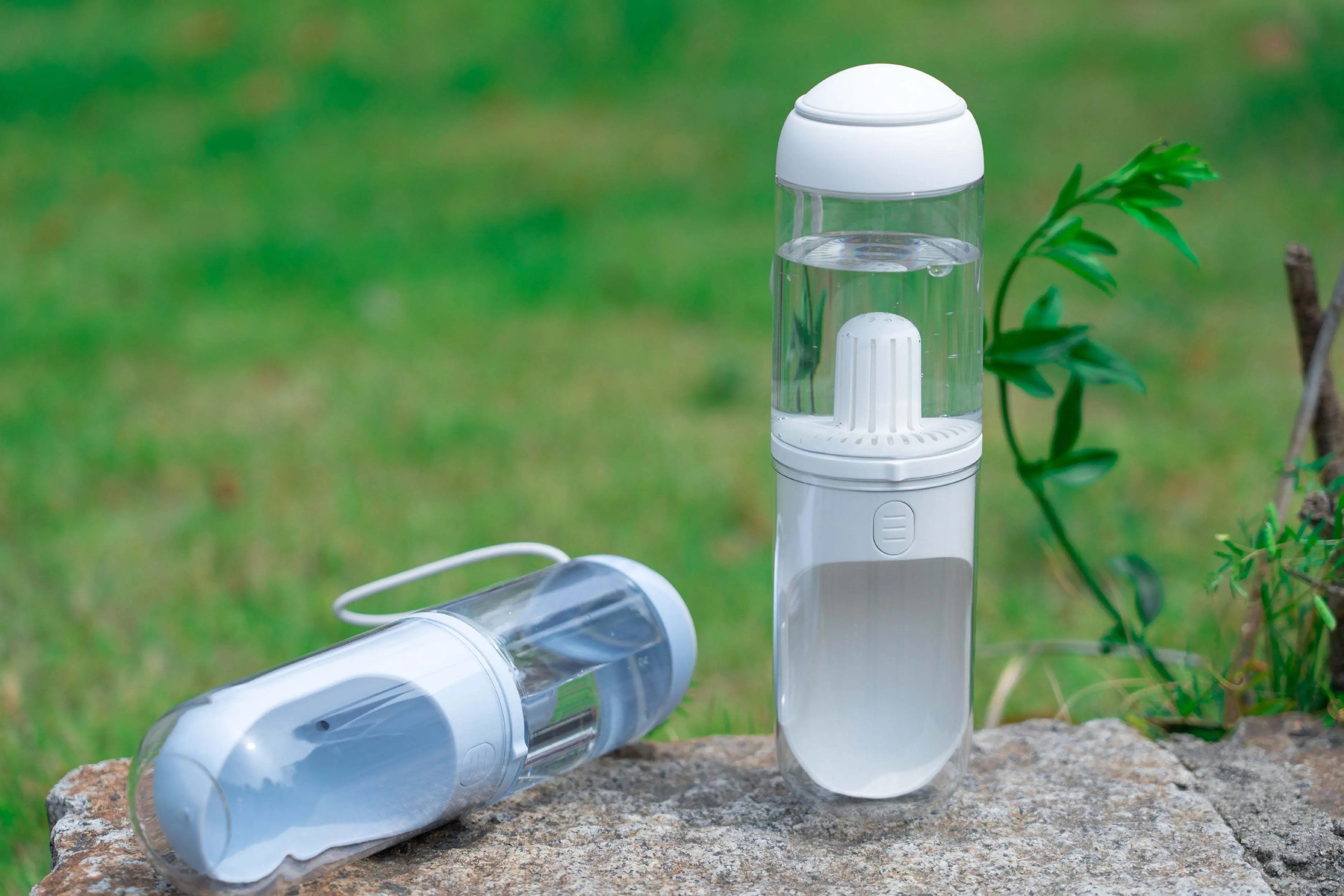 Pet Life 'PYURE' Handheld Travel Filtered Water Feeder - VINE GLOBAL